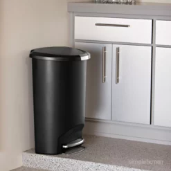 simplehuman Trash Cans 50-Liter Black Plastic Trash Can with Lid -Cleaning Supplies Sales Shop 09891045 scaled