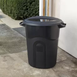 Blue Hawk Trash Cans 20-Gallon Black Plastic Trash Can with Lid -Cleaning Supplies Sales Shop 10963579