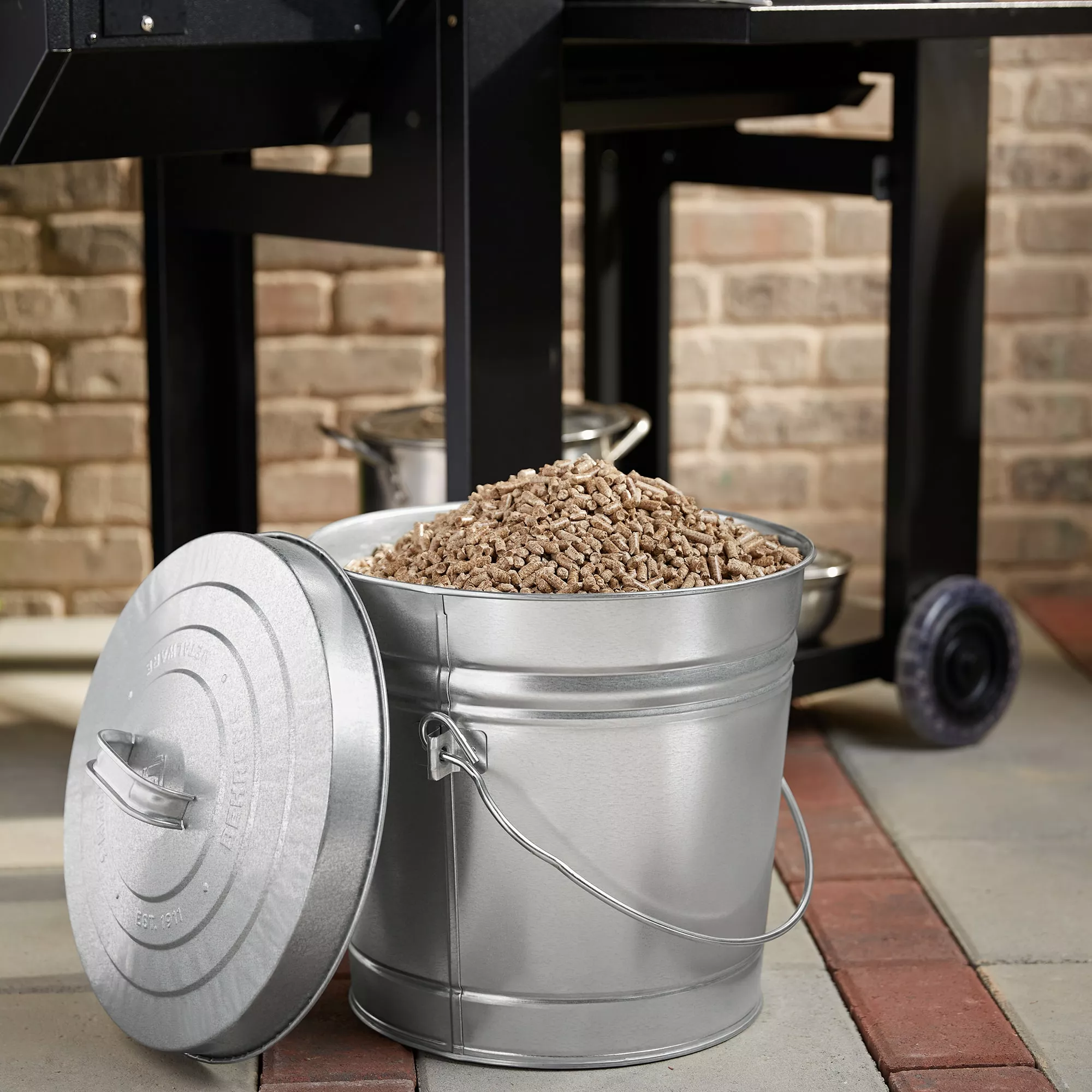 Behrens Trash Cans 6-Gallon Galvanized Steel Trash Can with Lid 4 Behrens Trash Cans 6-Gallon Galvanized Steel Trash Can with Lid - Image 2