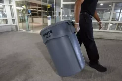 Rubbermaid Commercial Products Trash Cans Brute 44-Gallon Gray Plastic Trash Can with Lid -Cleaning Supplies Sales Shop 16661929