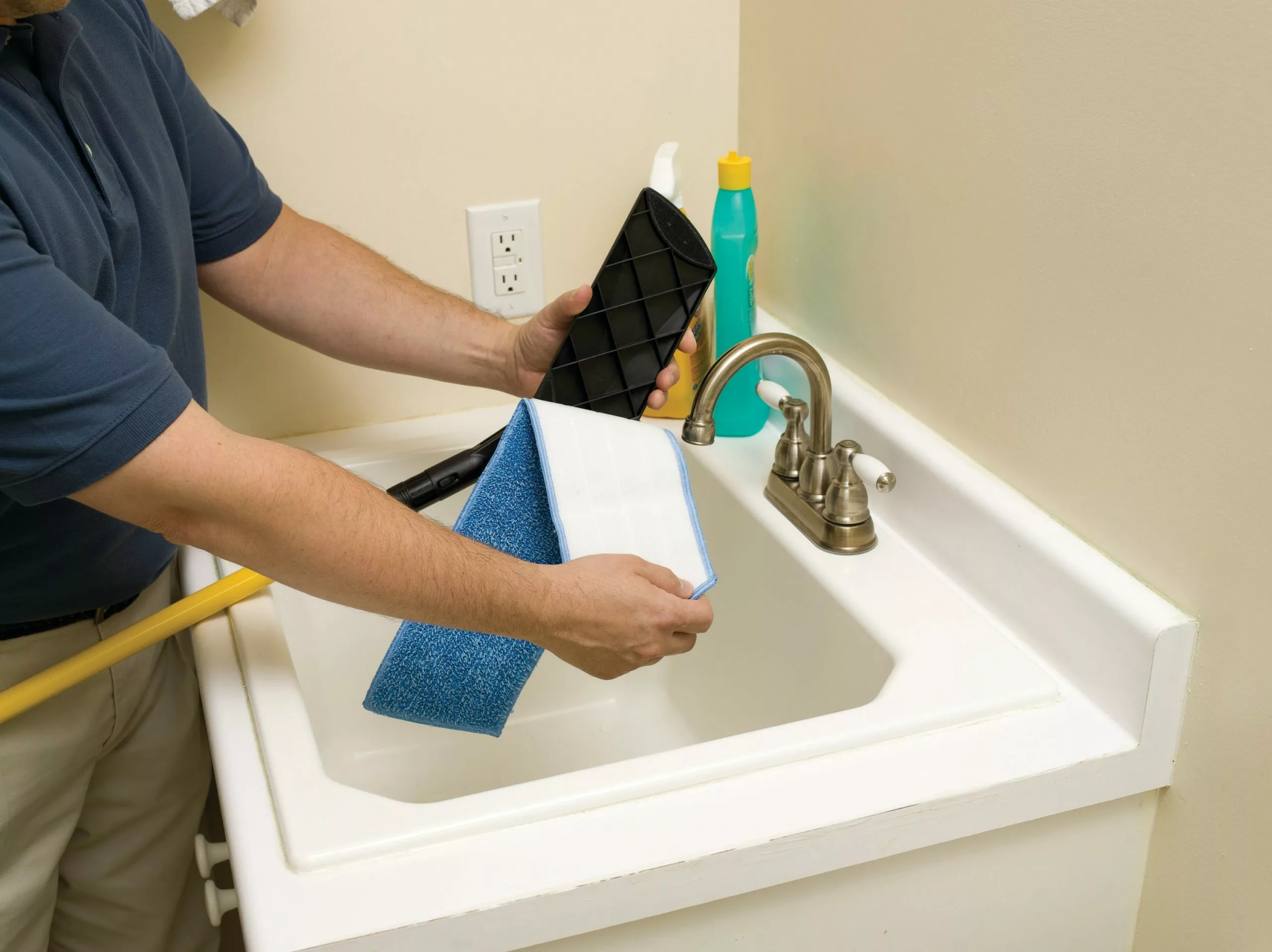 Rubbermaid Commercial Products Dust Mops Microfiber Dust Mop 7 Rubbermaid Commercial Products Dust Mops Microfiber Dust Mop - Image 5